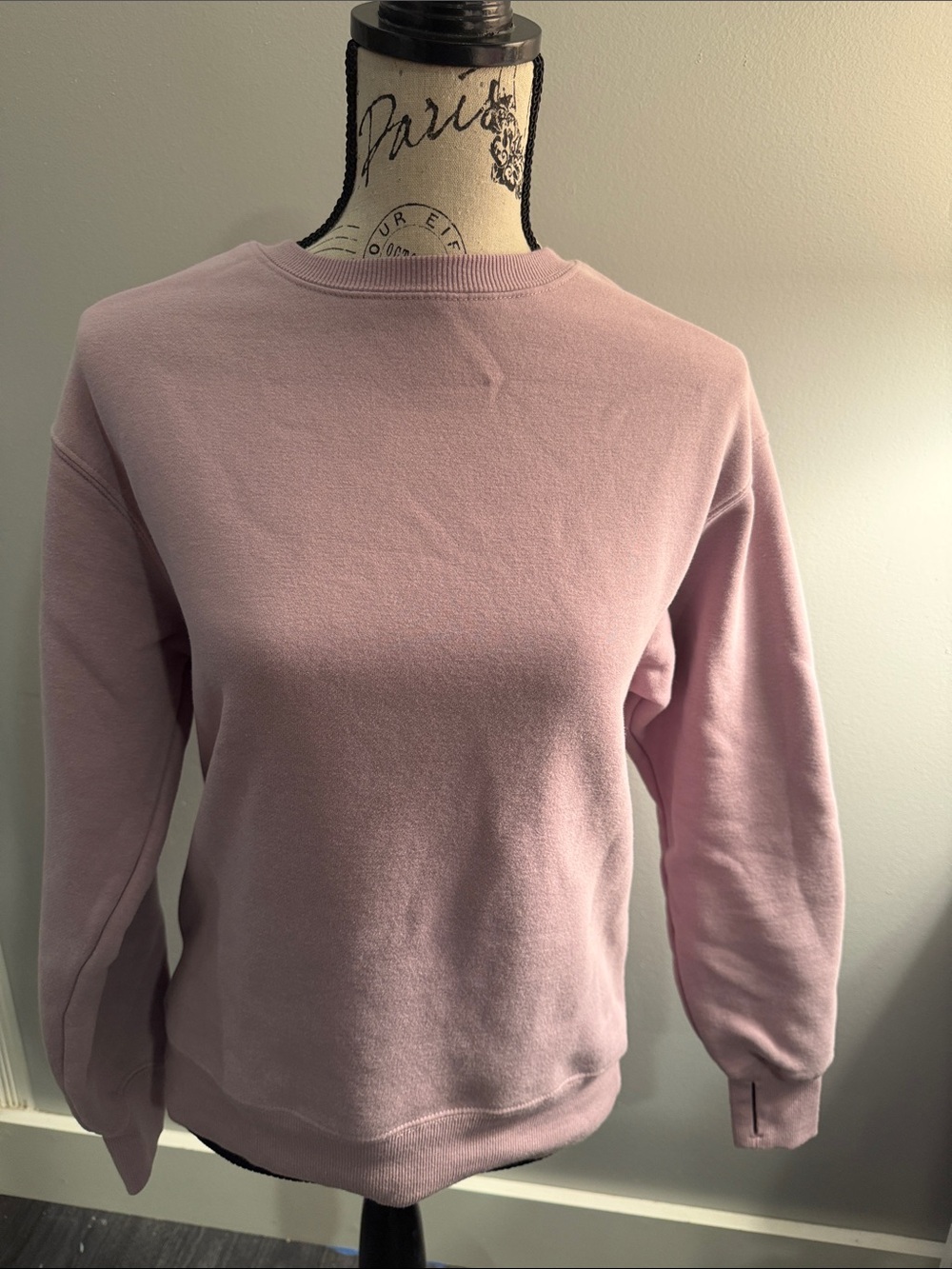 Women’s S/M Dusty Lavender Slim Fit Crewneck Sweatshirt  super soft cozy